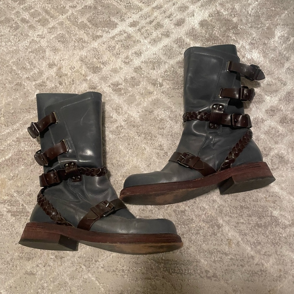 Stylish Gray Leather Buckle Boots